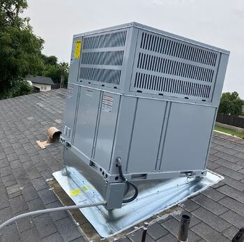 Heat pump system on a rooftop